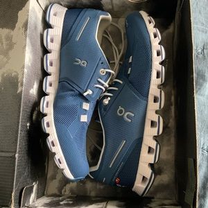 Brand new ON shoes size 8